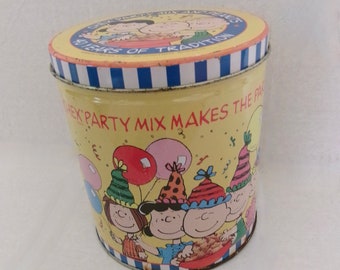 Chex Mix Peanuts Characters Tin Vintage  1966 Charlie Brown Lucy Linus Light Wear/ Distressing 6 In Tall 5 In Diameter