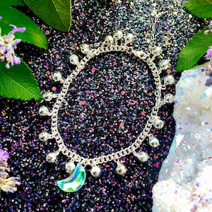 Tobillera Moonchild Bell ~ Anita Apothecary, joyería de danza del vientre, joyería de brujas, joyería de luna de cristal, joyería de luna, joyería de campana de carillón