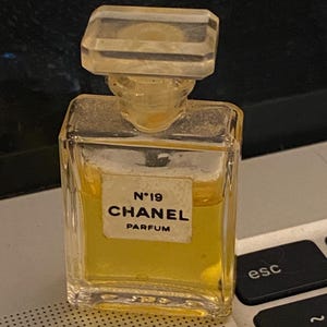 Chanel n19 perfume - Etsy 日本