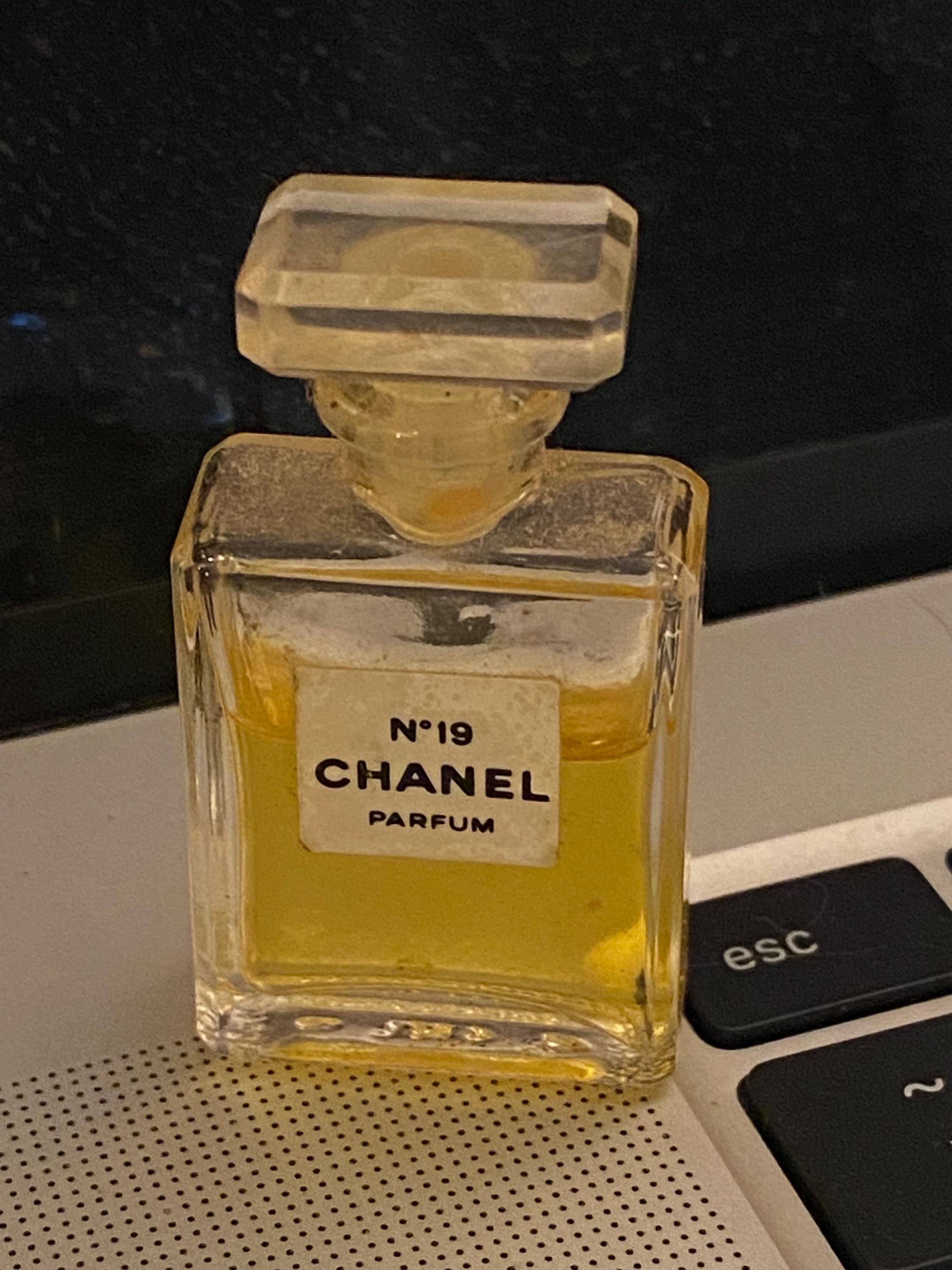 Chanel n19 perfume - Etsy 日本