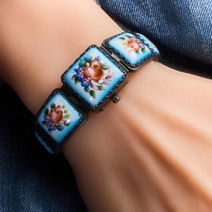 ソビエト時代の女性用チャイカ腕時計、花柄エナメルブレスレット付き、ヴィンテージ機械式カクテルウォッチ。ギフトに最適。