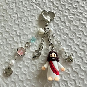 Mini Jesus Figur mit roter Schärpe – “Everyone braucht einen kleinen Jesus” Inspiration Geschenk zufällig handgemacht |Ostern