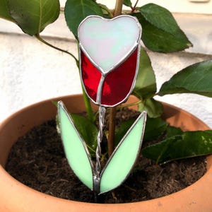 Stained Glass Tulip Plant Stake – Handmade Garden Decor – Red and White Flower Gift – Floral Plant Ornament – Unique Mother&#39;s Day Gift