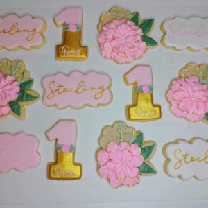1 dúzia de biscoitos de açúcar de aniversário rosa e dourado