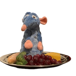 Puede incluir: Un juego de tres cuencos apilables de cerámica en tonos azul, verde y blanco. Los cuencos presentan un diseño moteado y tamaños variados, perfectos para la preparación o el servicio de alimentos.