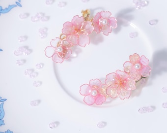 Cadeau pour elle, boucles d'oreilles fleurs de cerisier roses faites main, accent de perles de cristal