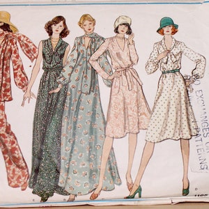 Könnte beinhalten: Ein Vintage-Schnittmuster mit fünf verschiedenen Kleiderdesigns. Die Kleider sind alle in Blumenmustern und haben lange Ärmel. Das Schnittmuster trägt den Titel "Vogue's Basic Designs".