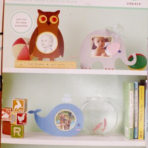 Kit de marco de fotos de fieltro Martha Stewart, obsequios de fiesta, animales de fieltro, piezas precortadas + adornos y pegamento