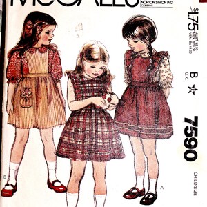 McCall's 7590 Klänningmönster Storlek 2 Oklippt & Fabriksvikt (c) 1981 Sömnadsmönster för småbarn Flicktröja Sommarklänning, Blus, Musleksak Mönster