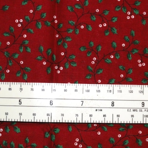 Christmas Fabric, Quilt Fabric, FQ Fat Quarter, 100% Cotton, 18&quot;x 22&quot; Quilting, Crafts, Vintage Fabric, Red Holly Berries