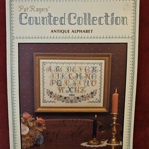 OOP Vintage Pat Rogers' Counted Collection, Antyczny alfabet, Ulotka do haftu krzyżykowego, #S