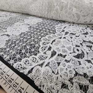 Pizzo Macramè glitter  alto 140 centimetri. venduto a metro