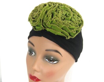 Vintage 1930s Skull Cap Pom Pom Ribbon Rosette, Black & Green Rayon Hat