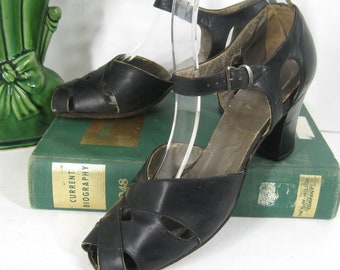 30s 40s Vintage Shoes Black Leather Peep Toe Strap Pumps w/ Cutouts, 2 3/4" Heel, Queen Quality, WWII Era, Approx. Size 7 1/2  or 8 N ?