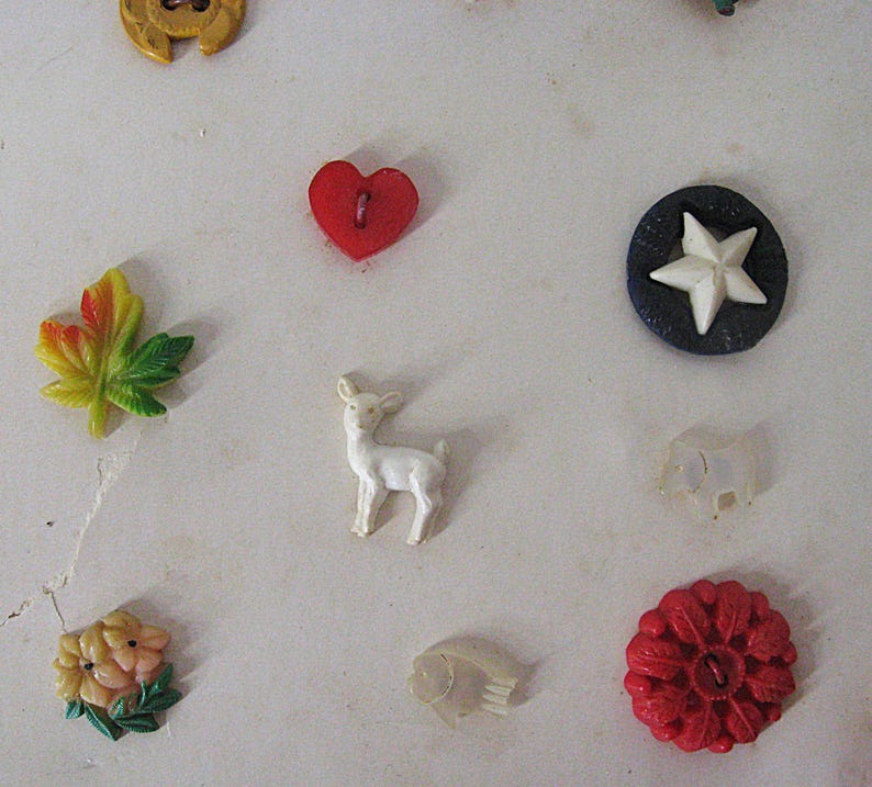 39 Realistic Novelty Button Lot On Big Card, Bakelite, Plastic, Vintage Mid Century Sewing Crafts image 10