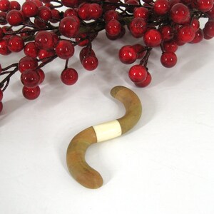 Vintage Brooch Parquetry Wood & Celluloid, 1930s Curved Squiggle Geometric Bar Pin