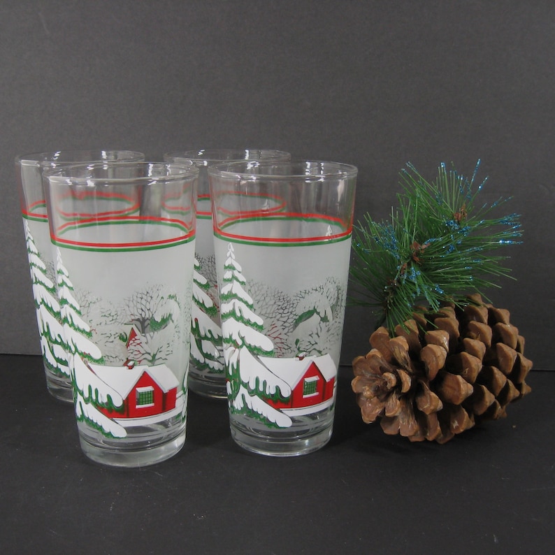 Red Cabin In Snowy Woods Glassware 4 Set, Vintage 16 Oz Tumblers KIG Indonesia