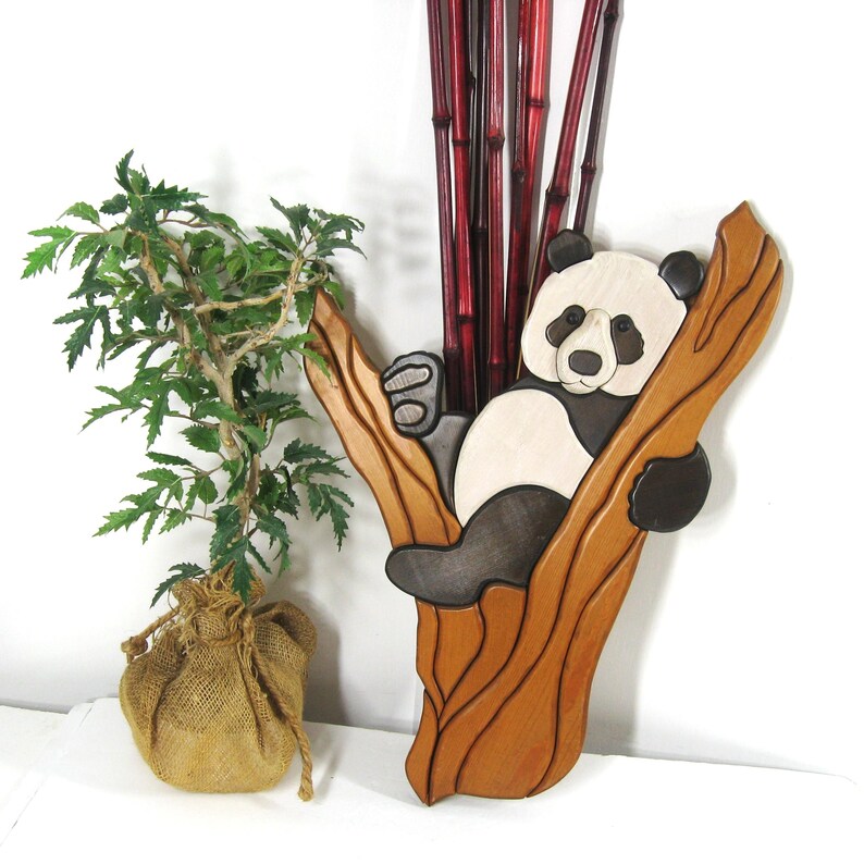 Vintage Wood Panda Bear Wall Hanging 3D Inlaid Intarsia Art 1990s, Large 22.5 x 14" bild 3