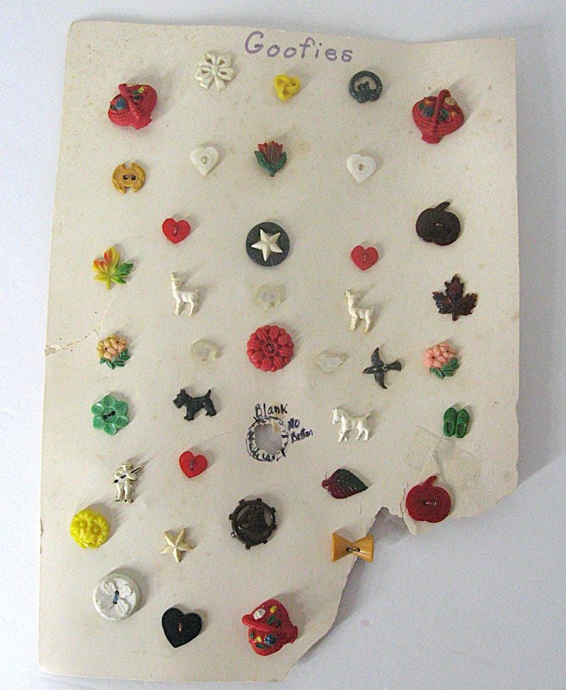 Vintage 39 Realistic Button Lot On Big Card, Novelty Bakelite, Plastic, Mid Century Sewing Crafts