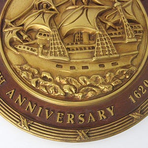 Vintage 350th Anniversary Mayflower Ship Wall Plaque, 1620-1970, Brass Bronze Tone Molded 3D Composite 15" Diameter bild 6