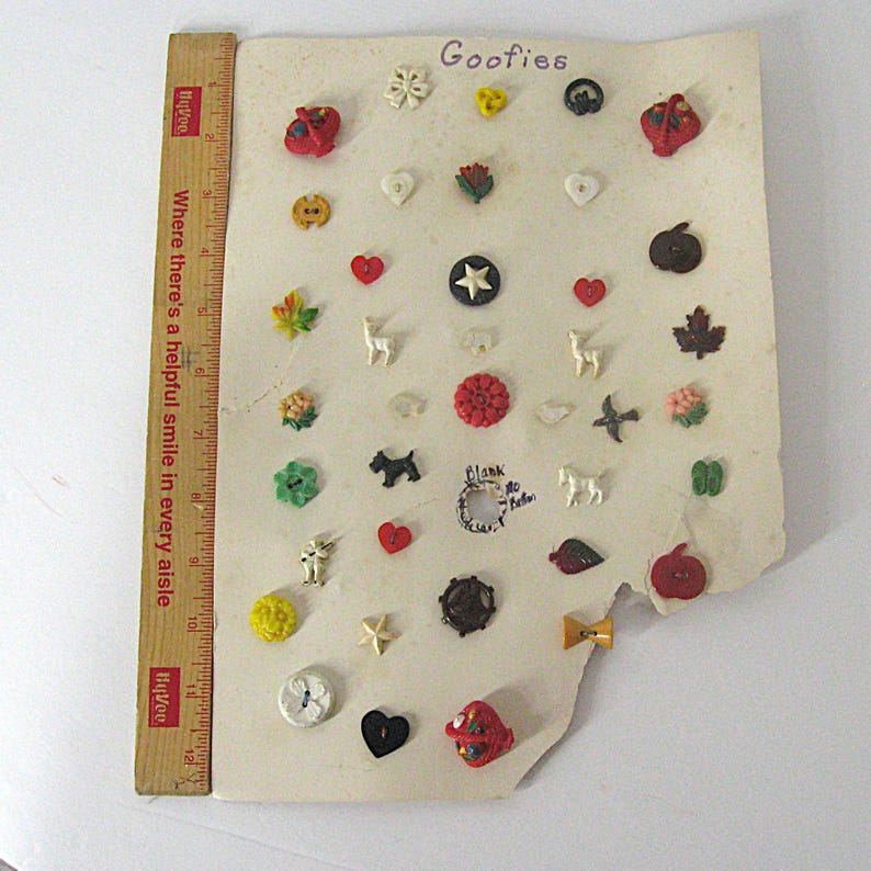 39 Realistic Novelty Button Lot On Big Card, Bakelite, Plastic, Vintage Mid Century Sewing Crafts image 4