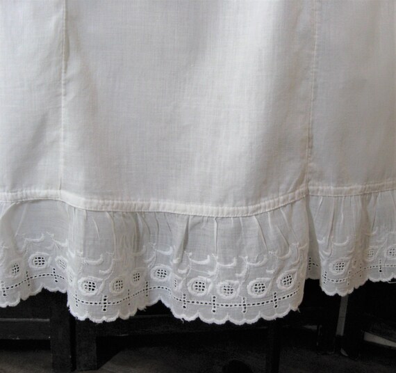 Vintage Early 1900/'s White Half Slip with Eyelet Ruffle