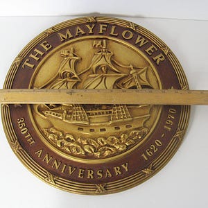 Vintage 350th Anniversary Mayflower Ship Wall Plaque, 1620-1970, Brass Bronze Tone Molded 3D Composite 15" Diameter bild 3