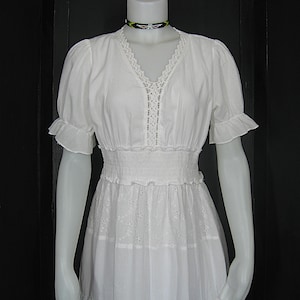 short train wedding dress Ball Gown Sweetheart Short Train Tulle Applique Wedding Dress main image 0