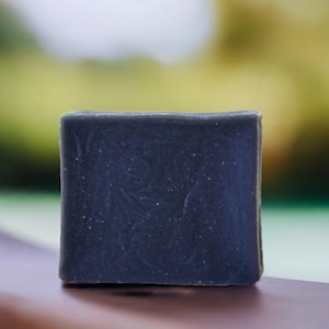 Zeep met actieve kool Diepe reiniging voor het gezicht voor de vette huid Verwijdert make-up Natuurlijke handgemaakte huidverzorging Zeep met koud proces