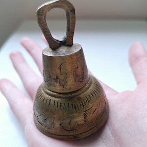 Vintage Brass Orinate Bell decoration rustic decor for home dinner bell for collectors metal bell vintage etched brass bell from India decor