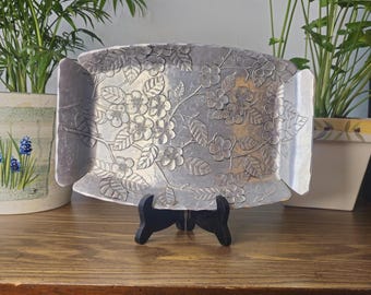 Vintage Wendell August Forge Hammered Aluminum Dogwood Serving Tray Handle Platter