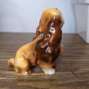 K&ouml;nnte beinhalten: Ein Set aus drei Keramikbechern mit gesprenkelter, matter Oberfl&auml;che. Die Becher sind in Creme-, Hellgrau- und Dunkelgraut&ouml;nen gehalten. Jeder Becher hat ein schlichtes, modernes Design und einen abgerundeten Henkel.