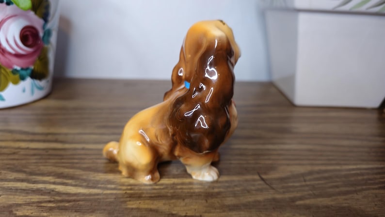 K&ouml;nnte beinhalten: Ein Set aus drei Keramikbechern mit gesprenkelter, matter Oberfl&auml;che. Die Becher sind in Creme-, Hellgrau- und Dunkelgraut&ouml;nen gehalten. Jeder Becher hat ein schlichtes, modernes Design und einen abgerundeten Henkel.