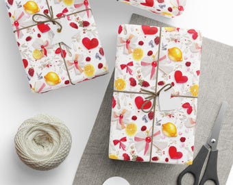 Festliches Geschenkpapier mit Zitronen, Beeren, Herzen und Schleifen Perfekt zum Feiern