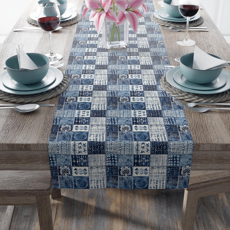 Caminho de mesa com estampa patchwork azul | Azulejo xadrez em denim índigo imagem 4