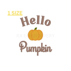 Peut inclure: Une broderie avec les mots "Hello Pumpkin" en script marron, avec une illustration de citrouille jaune et orange. Le texte "1 SIZE" est au-dessus des mots.