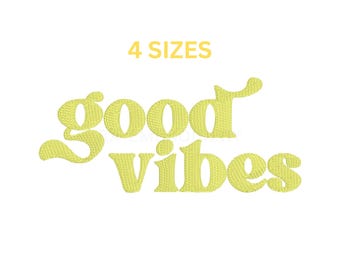 Może przedstawiać: Żółty haft z tekstem "good vibes" w retro stylu czcionki. Projekt jest dostępny w czterech rozmiarach.