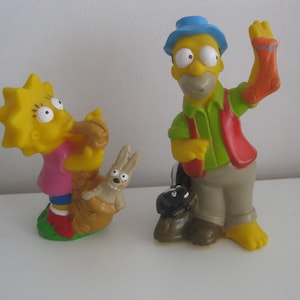 Homer & Lisa Simpson figurines, collectibles, vintage in great condition. Free shipping