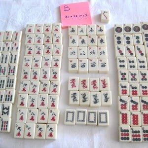 Mahjong vintage tiles, white/off white 31mmx22mmx12mm, replacement repurpose jewelry making lot of 10 tiles randomly picked. NO JOKERS.