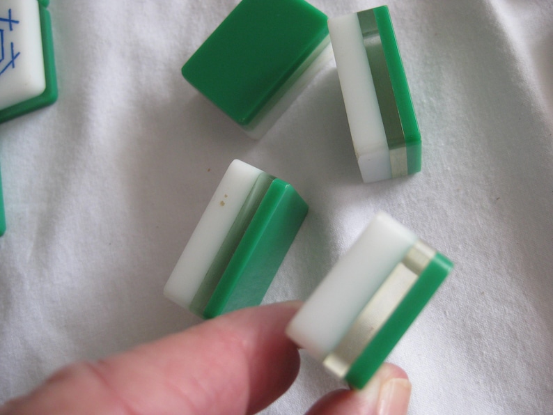 Mahjong trelagers vintageplattor, vit-klar-grön, 145 plattor bild 8
