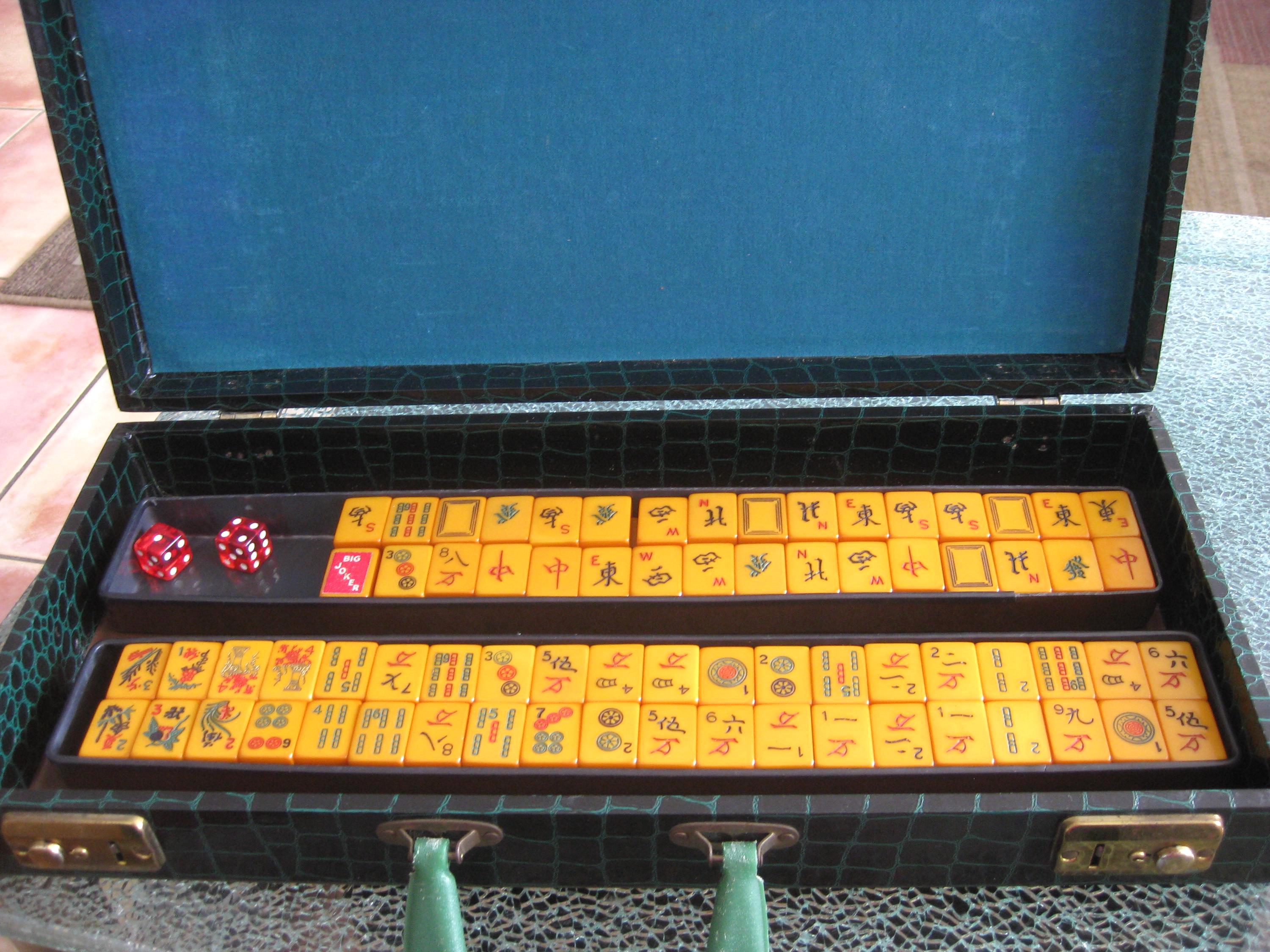 Vintage Bakelite Mahjong Set, 144 Butterscotch Tiles, 4 Tile Racks, 2 ...