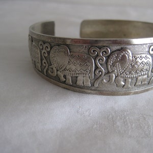 Cuff silver bracelet, walking elephants engraved pattern, 2.5&quot; diam./7&quot; circum. 1&quot; wide. Vintage 1970&#39;s. A beautiful cuff bracelet.