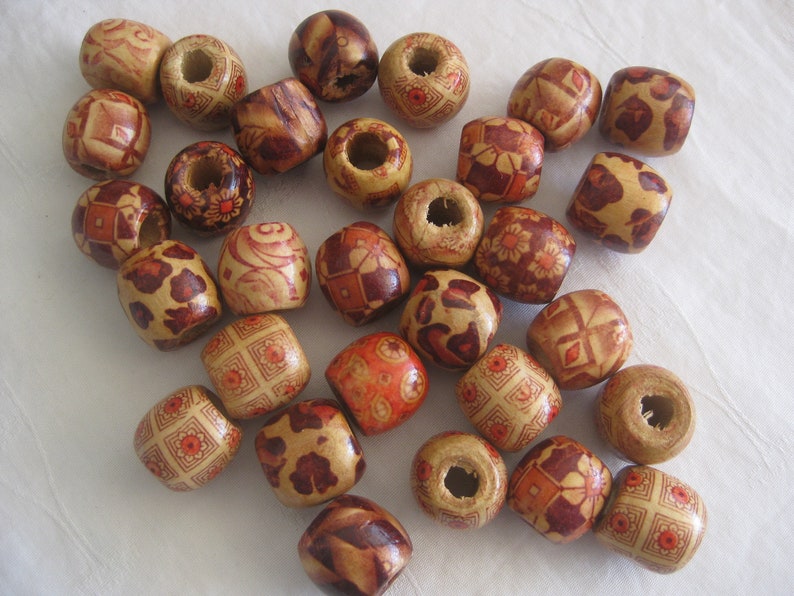 macrame Wood beads other carfts 30 beads. designs hair crafts 16mm diff jewelry mobile barrelround 8 mm hole