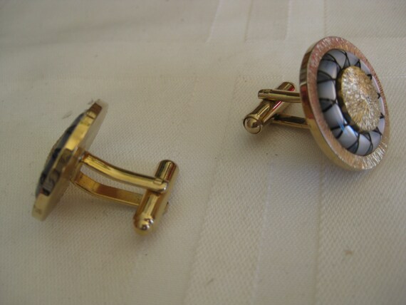 Cuff links and tie clip set, gold tone with white… - image 4