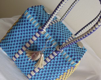 Hand woven recycled plastic "boxy" bag/basket, Peli/Mexico, 8" x 6" x 5", 7" handles, magnetic closure, washable, beach/picnic bag