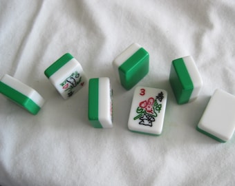 Mahjong vintage tiles, Two layers, green & white, Lot of 7 tiles - 28mmx22mmx13mm.