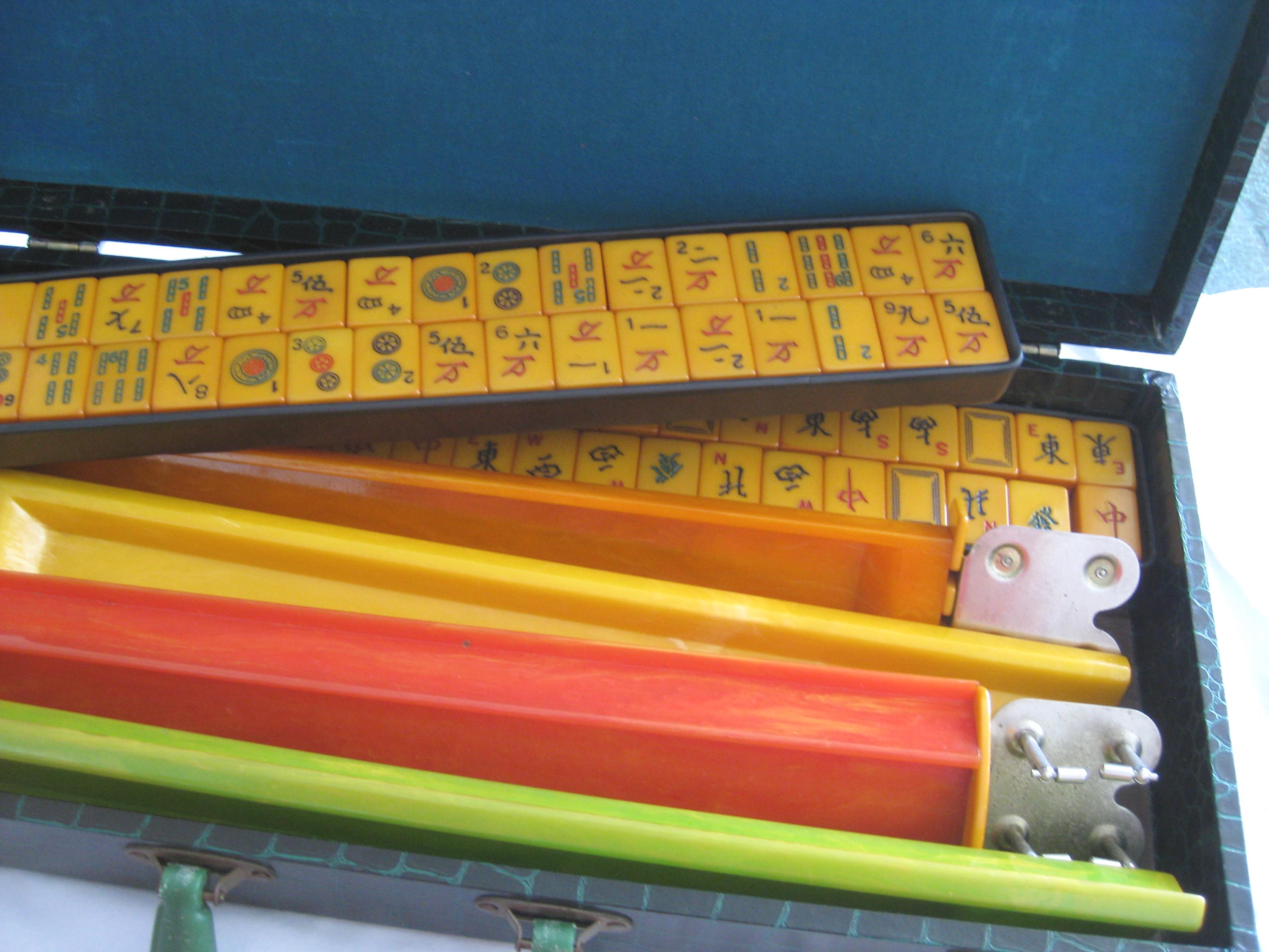 Vintage Bakelite Mahjong Set, 144 Butterscotch Tiles, 4 Tile Racks, 2 ...