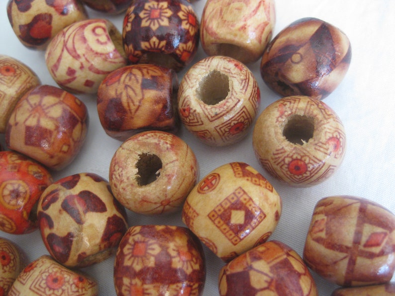 macrame Wood beads other carfts 30 beads. designs hair crafts 16mm diff jewelry mobile barrelround 8 mm hole