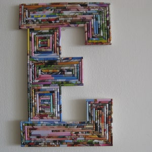 Lettre E décorée avec le papier roulé à la main, collage coloré, cadeau de BD, cadeau denseignants, décor de pépinière, cadeau dhôtesse. 13 x 8.5 image 2