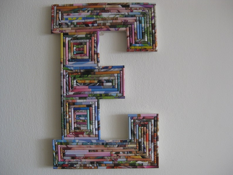Lettre E décorée avec le papier roulé à la main, collage coloré, cadeau de BD, cadeau denseignants, décor de pépinière, cadeau dhôtesse. 13 x 8.5 image 2